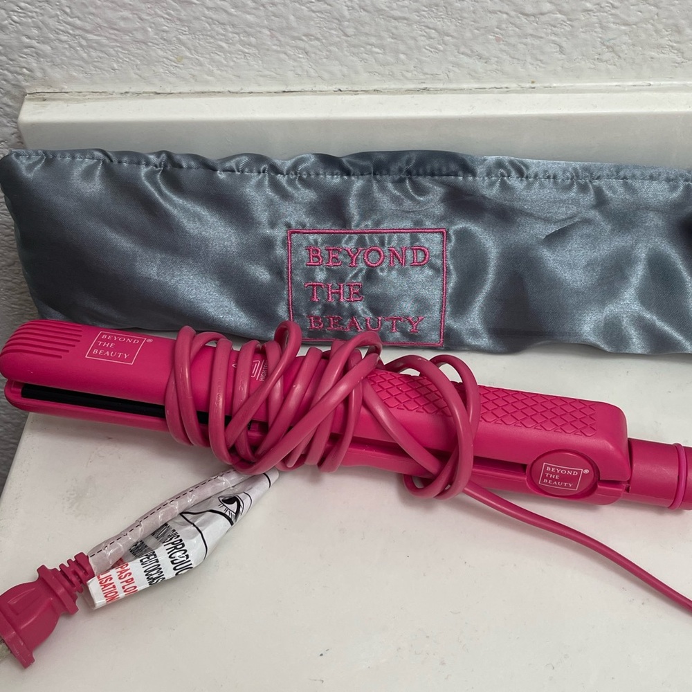 Beyond the Beauty Pink Straightner
